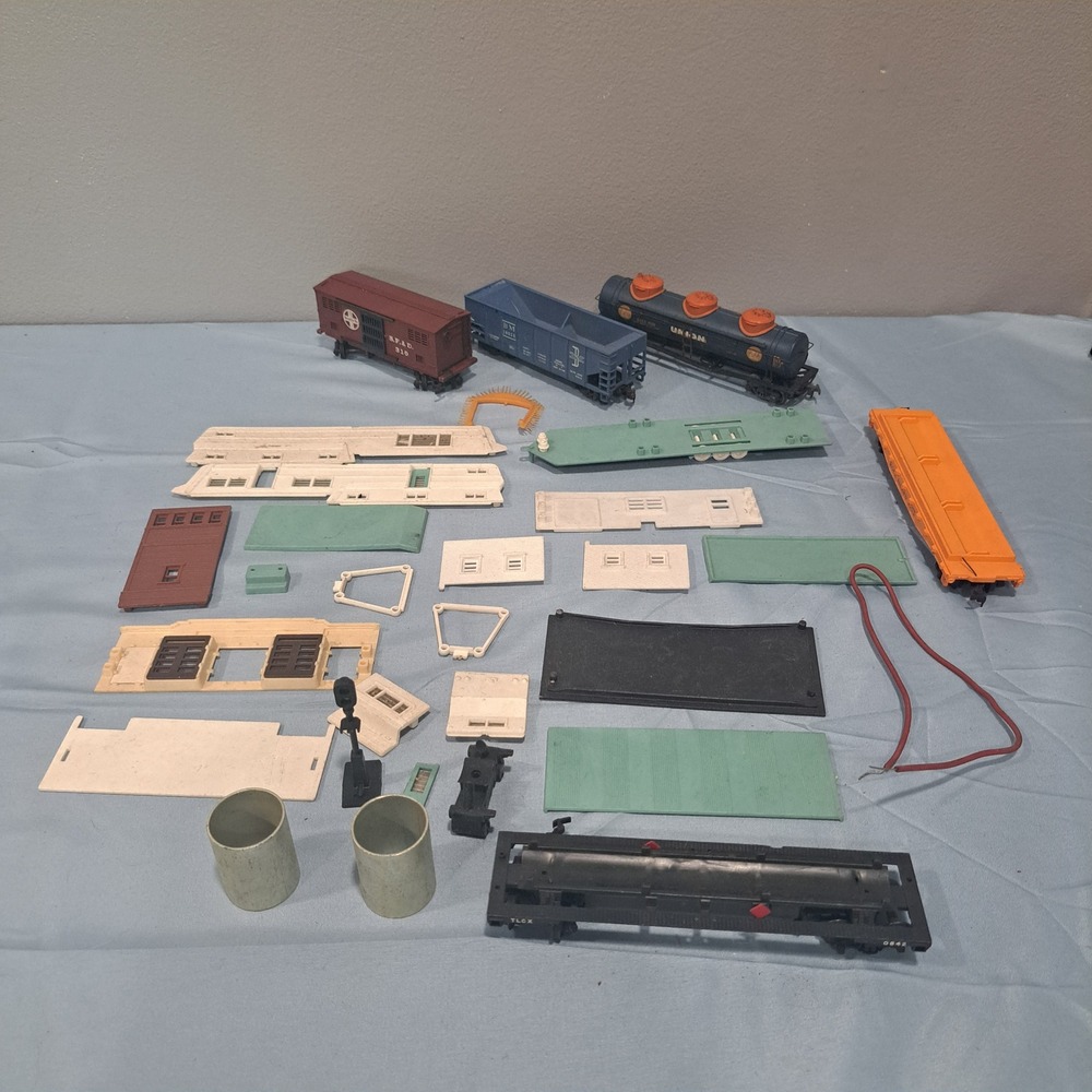 VTG HO Scale Model Train Lot Santa Fe Rock Island Union 76 Rolling Stock Parts